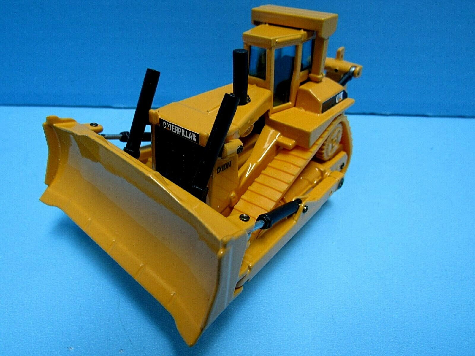 VTG CATERPILLAR D10N TRACK-TYPE TRACTOR SCALE 1:70 – REF NO. 220 JOAL – SPAIN