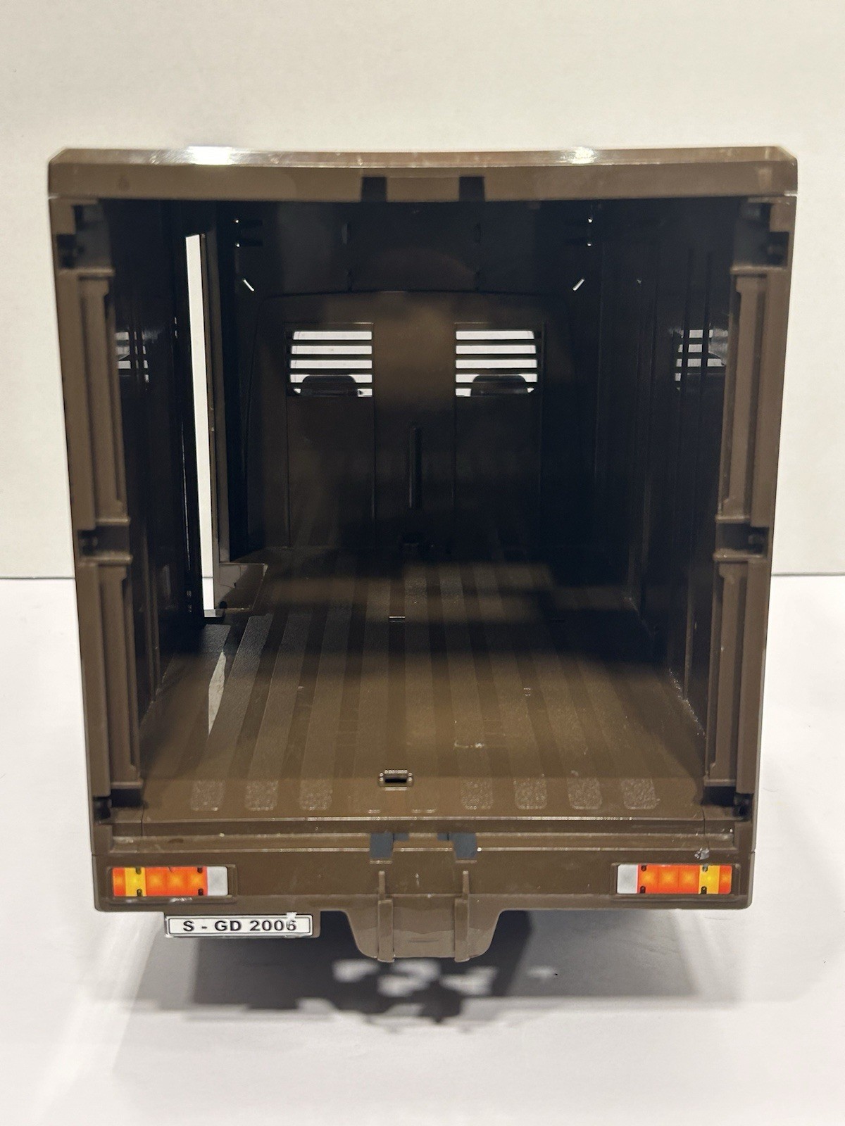 UPS Delivery Truck Mercedes Benz Sprinter 2006 Bruder 17”