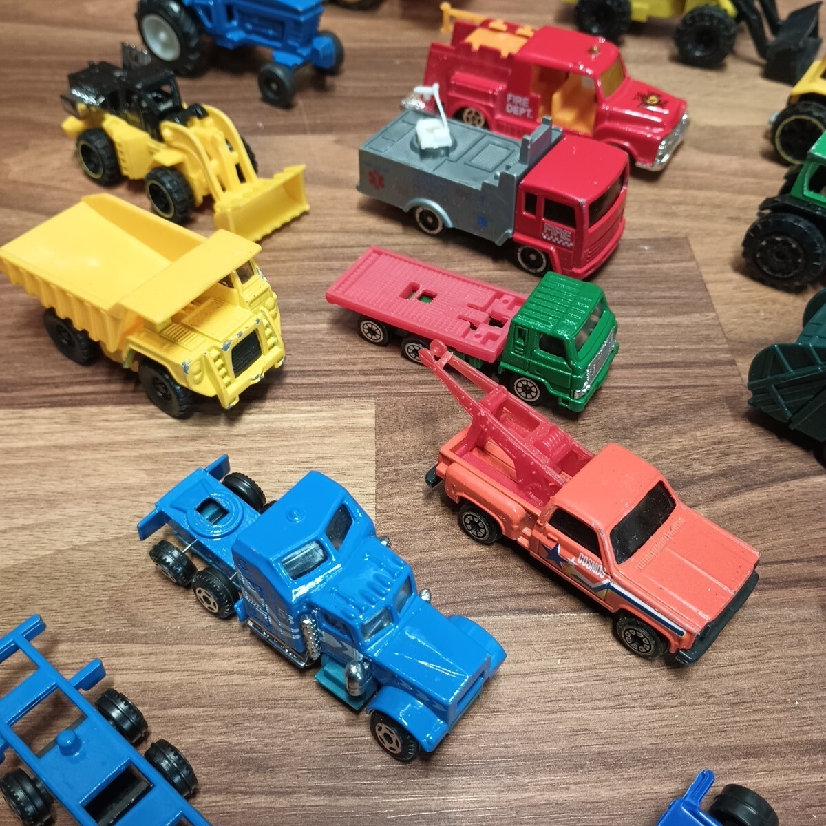 Toy Construction Vehicles Semis/Dozer/Dump Truck/Tow Truck/Mixer 1/64 Lot Of 20+