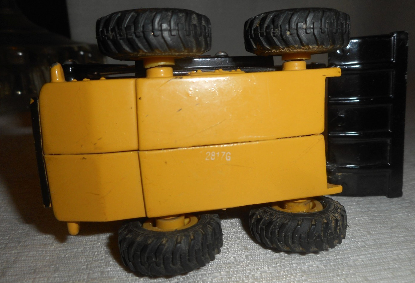 New Holland LX665 Turbo Hydraulic Skid Steer Loader Black 1:64 Scale Diecast