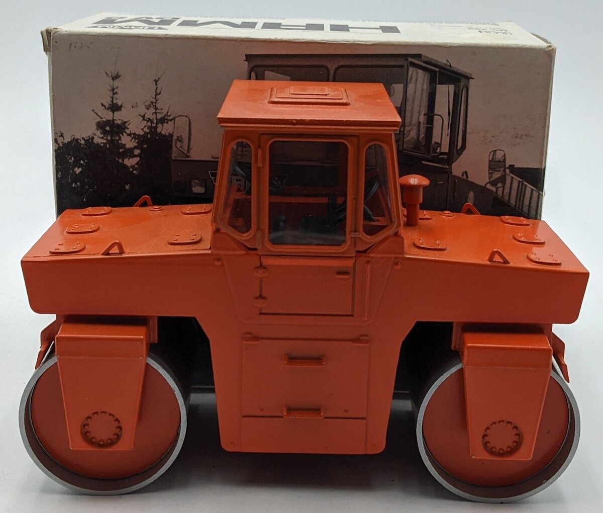 NZG 224 1:25 Hamm DV8 Double Drum Compactor NIB