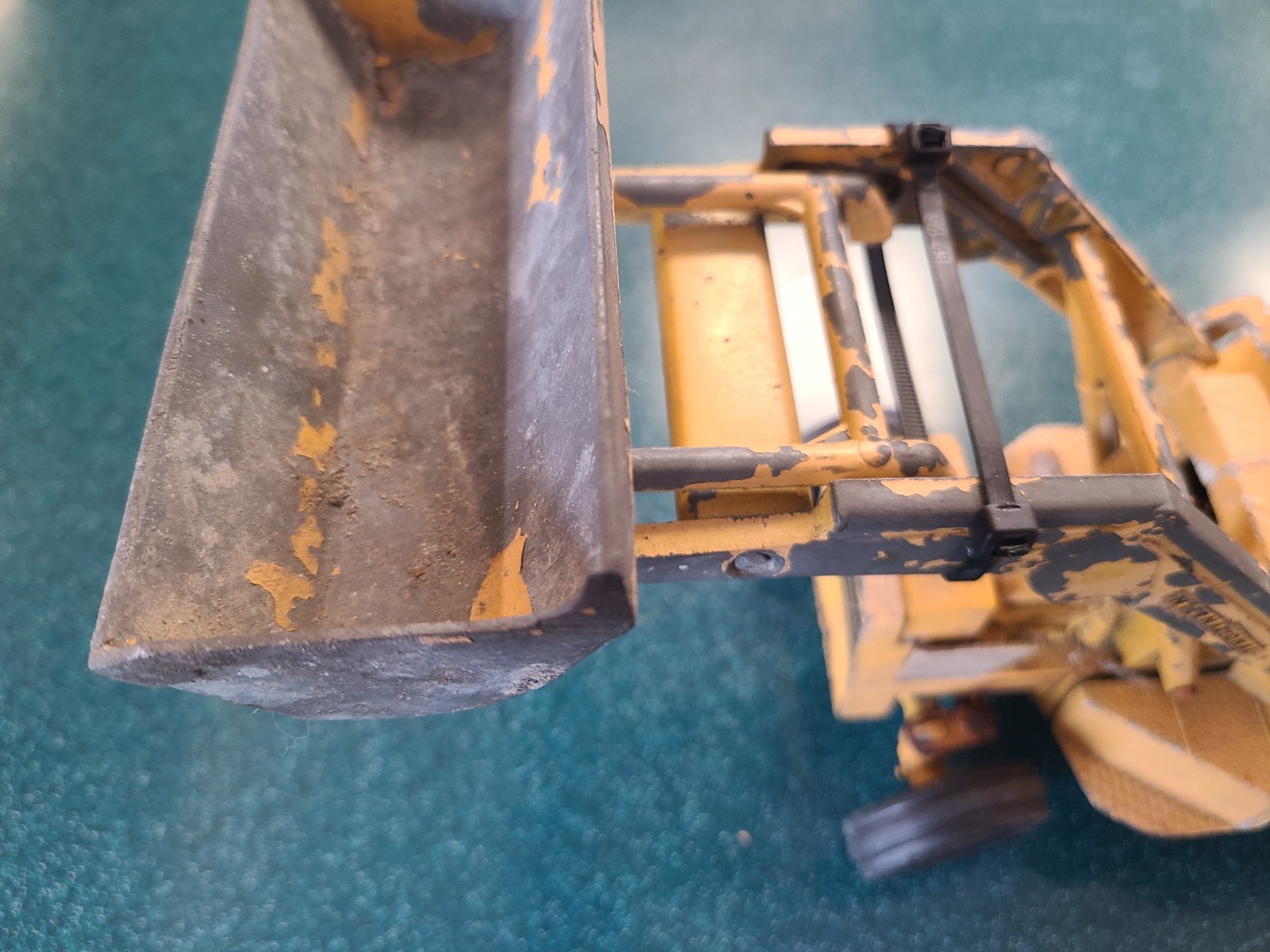 Vintage ERTL 2676 Yellow International Harvester #472 Backhoe Loader ~20” Metal