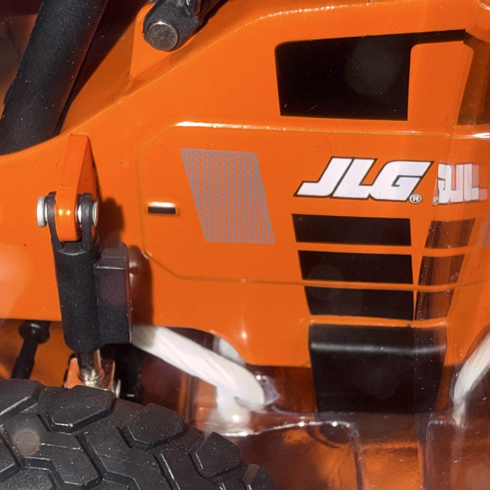 JLG SkyTrak 10054 Telehandler Series 4 1:32 Diecast Orange/Black