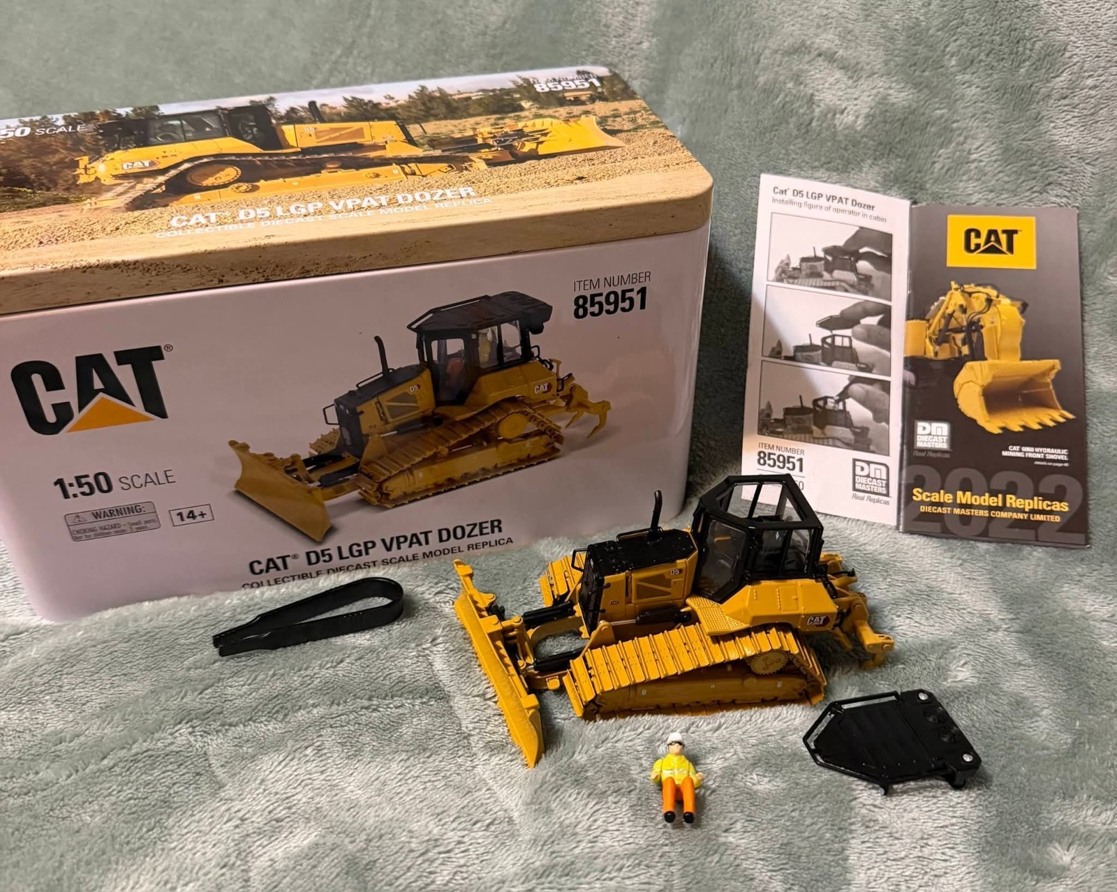 Caterpillar D5 LGP VPAT Track Type Dozer with Operator – Diecast Masters 85951