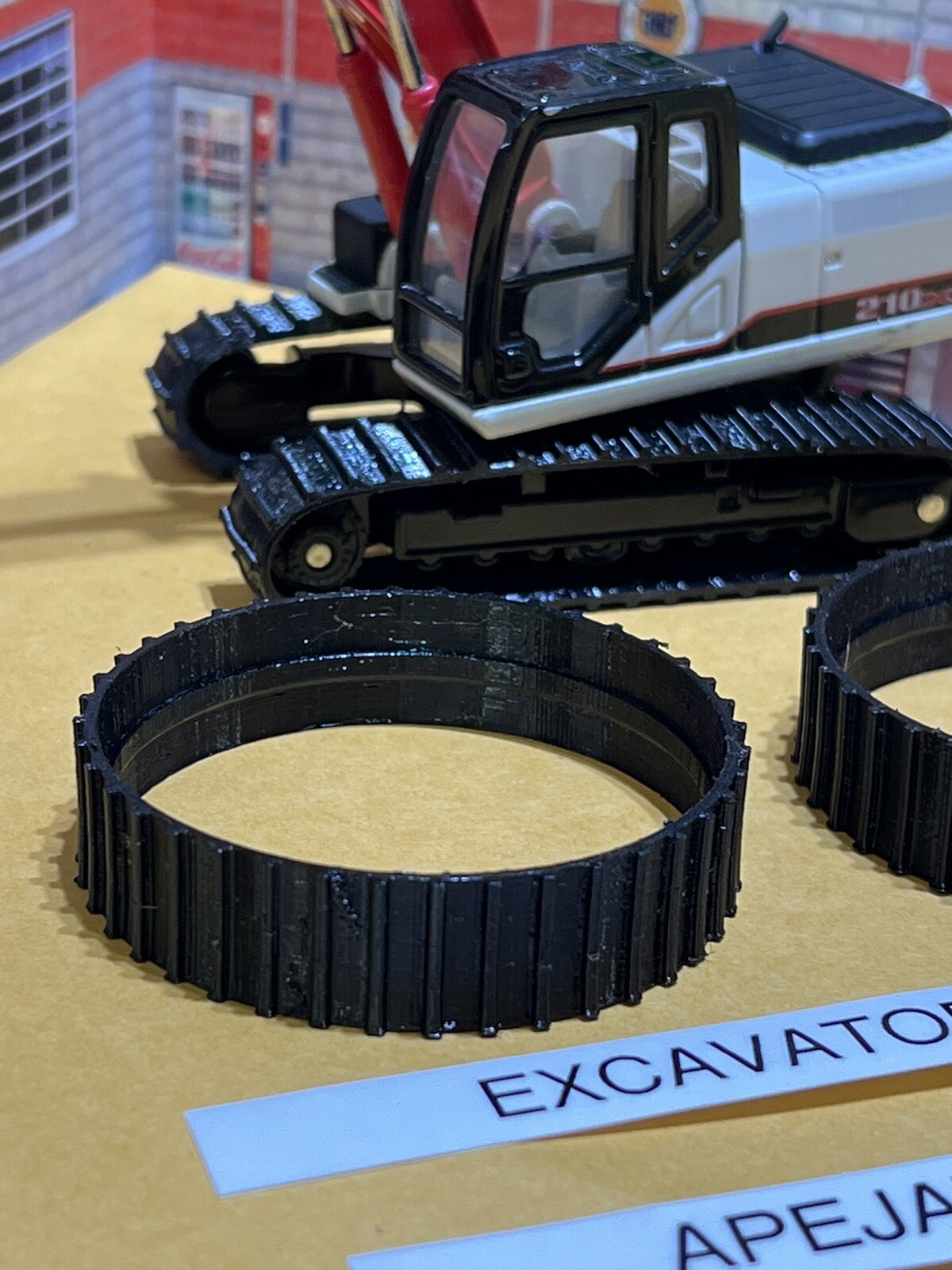 1 set of tracks, 1:50 Scale ertl Link Belt 210 LX Series excavator (TRACKS ONLY)