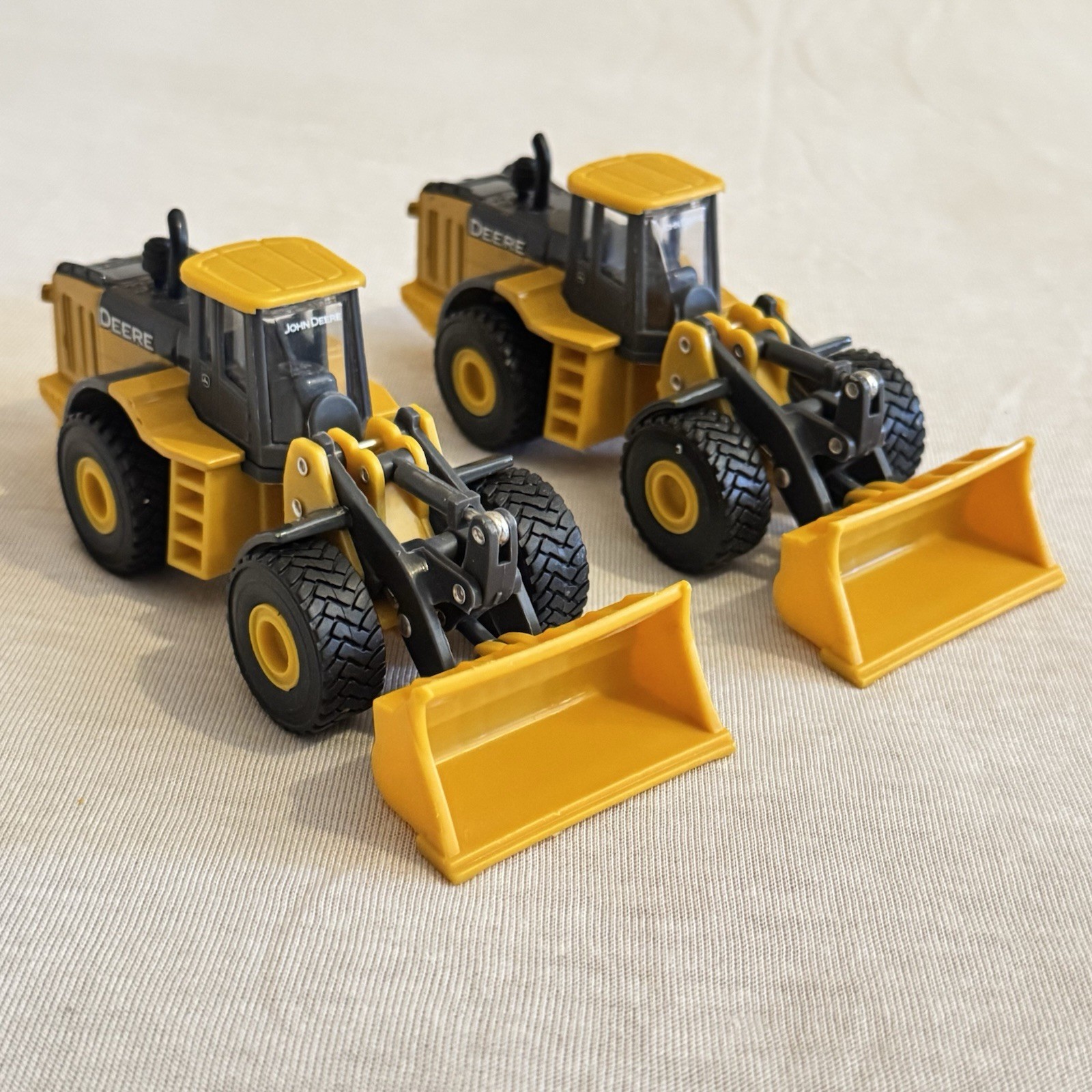 Lot Of 2 ERTL John Deere Metal/Plastic Heavy Equipment Front-end Wheel Loaders