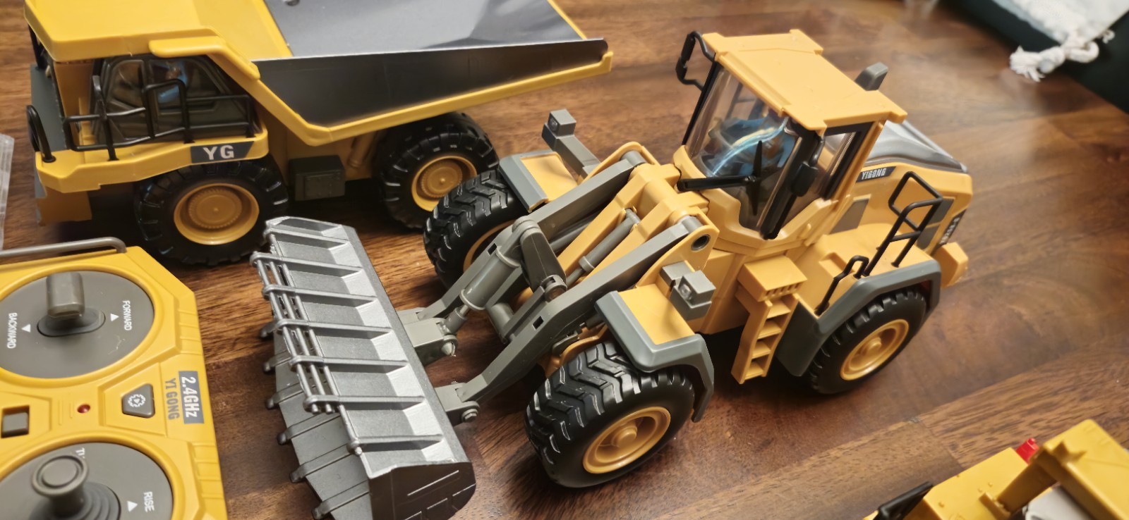 YIGONG 1:24 RC Excavator Set of 4 – Bulldozer / Loader / Dump Truck / Excavator