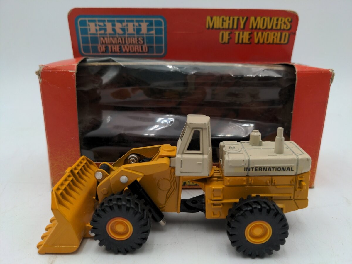Ertl 1850 1:64 Wheel Loader 560 International Harvester Mighty Movers LN/Box