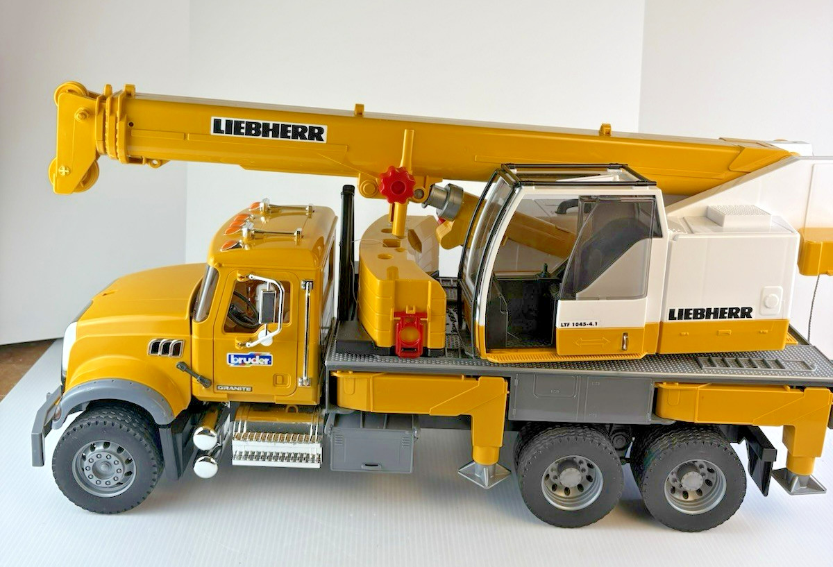 Bruder Mack Granite Liebherr Crane Truck 1:16 Scale 25 Inch Complete Working