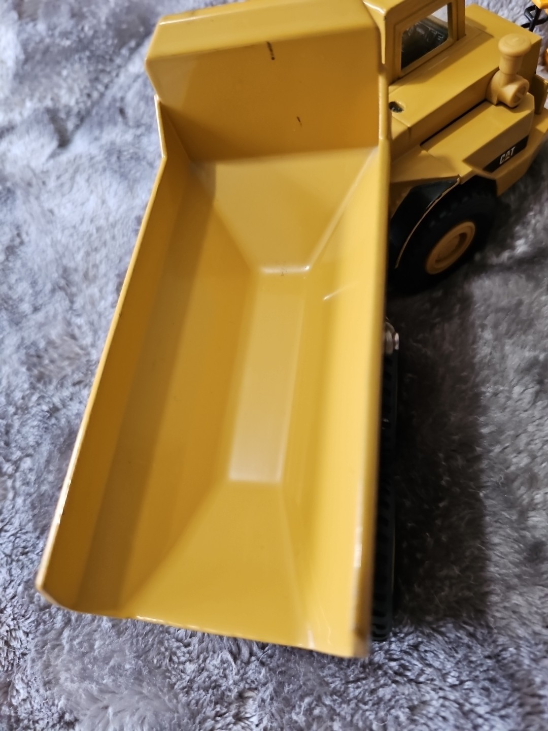 LOT OF 2 Caterpillar Erti-D350D, And 773B Dump Truck Model 2431 1:50 Scale