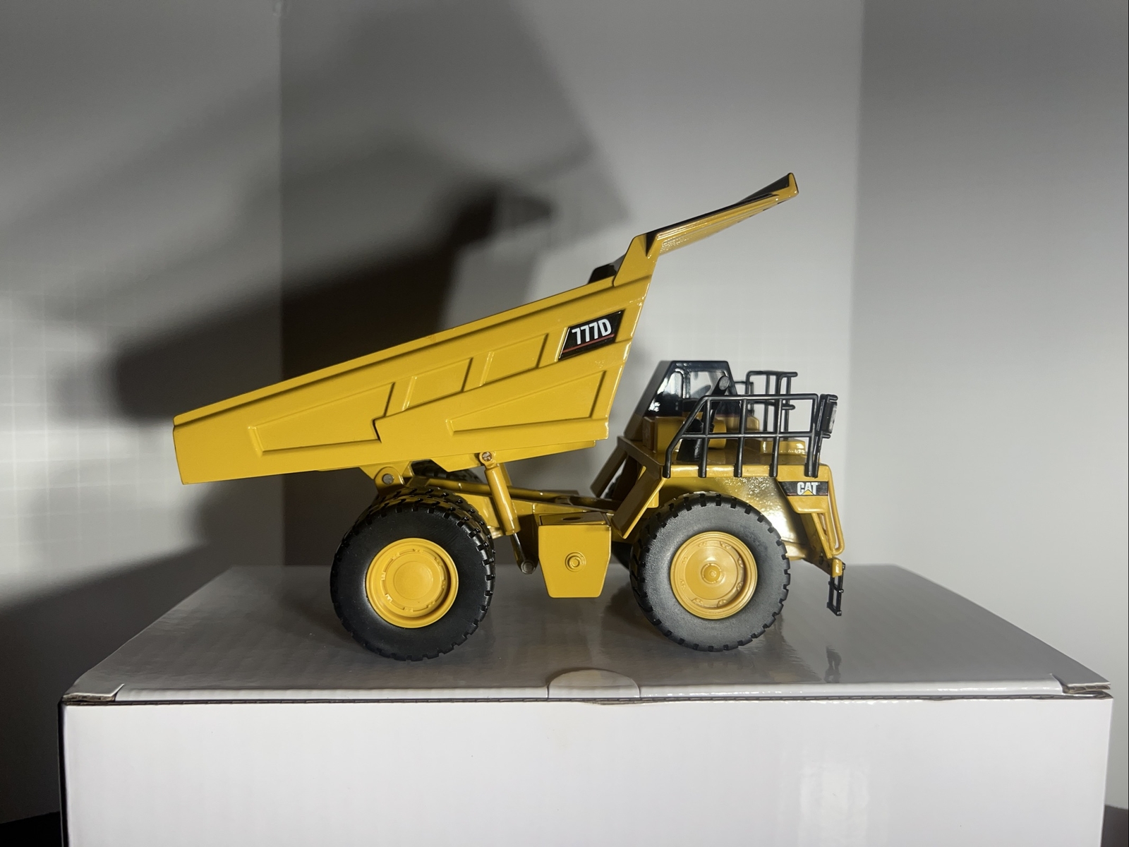Norscot Caterpillar CAT 777D Off Highway Dump Truck 1:50 #55104 w/ Sealed Box