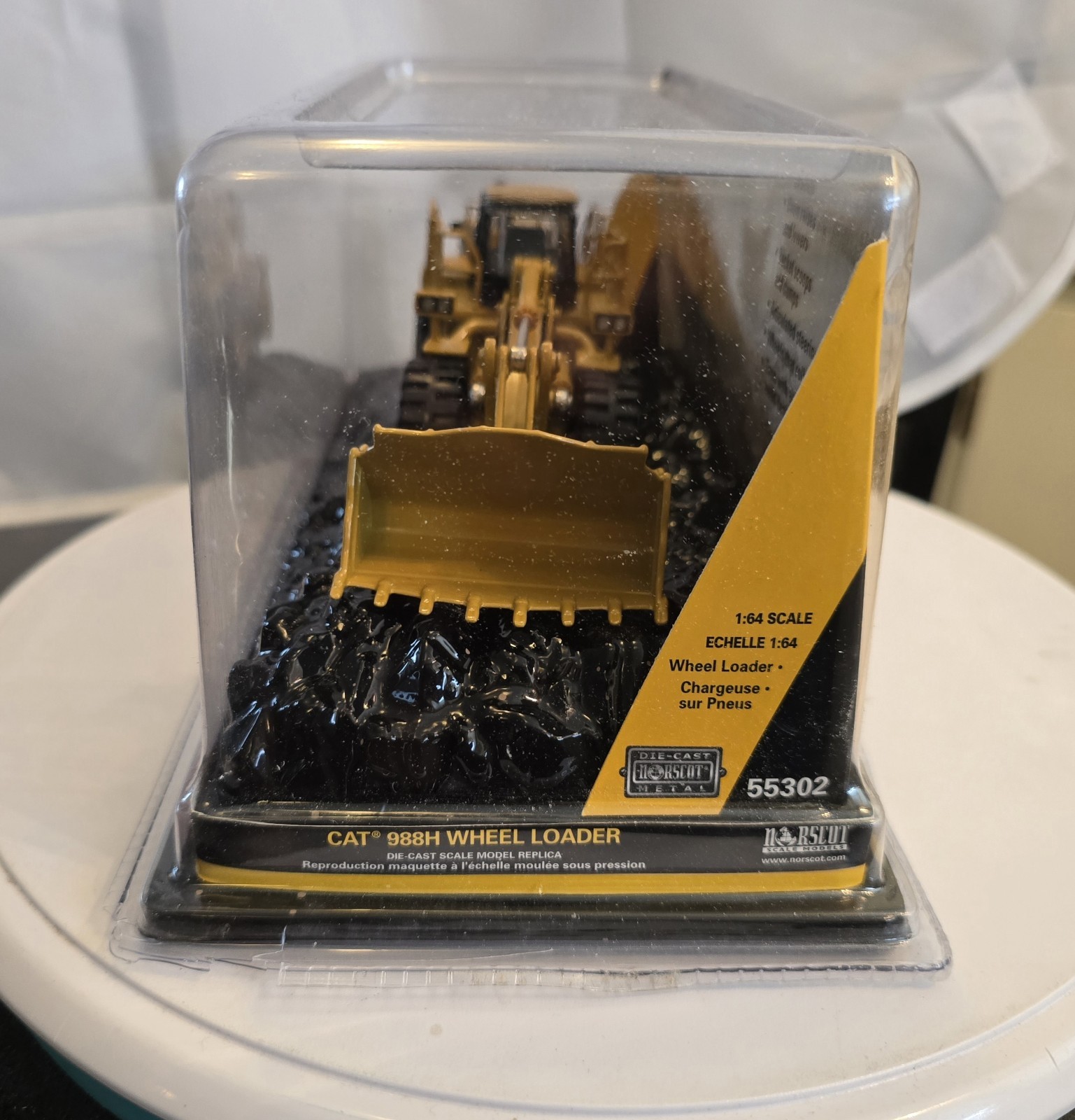 Norscot CAT 988G Wheel Loader Collectible Die Cast Replica 1:64 Scale