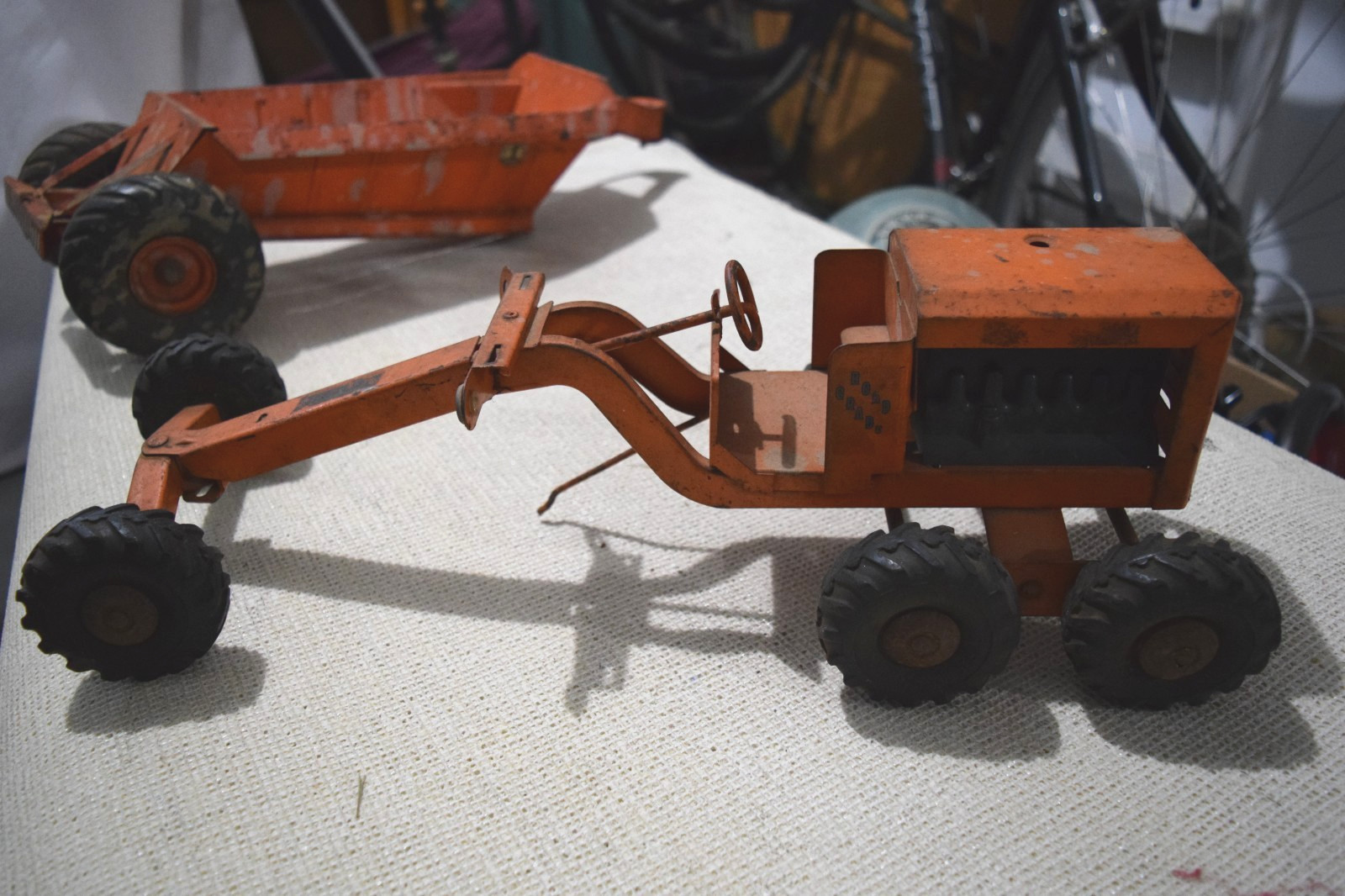 Vintage STRUCTO Road Grader 1950’s Pressed Steel Orange w/Motor -NO GRADER BLADE
