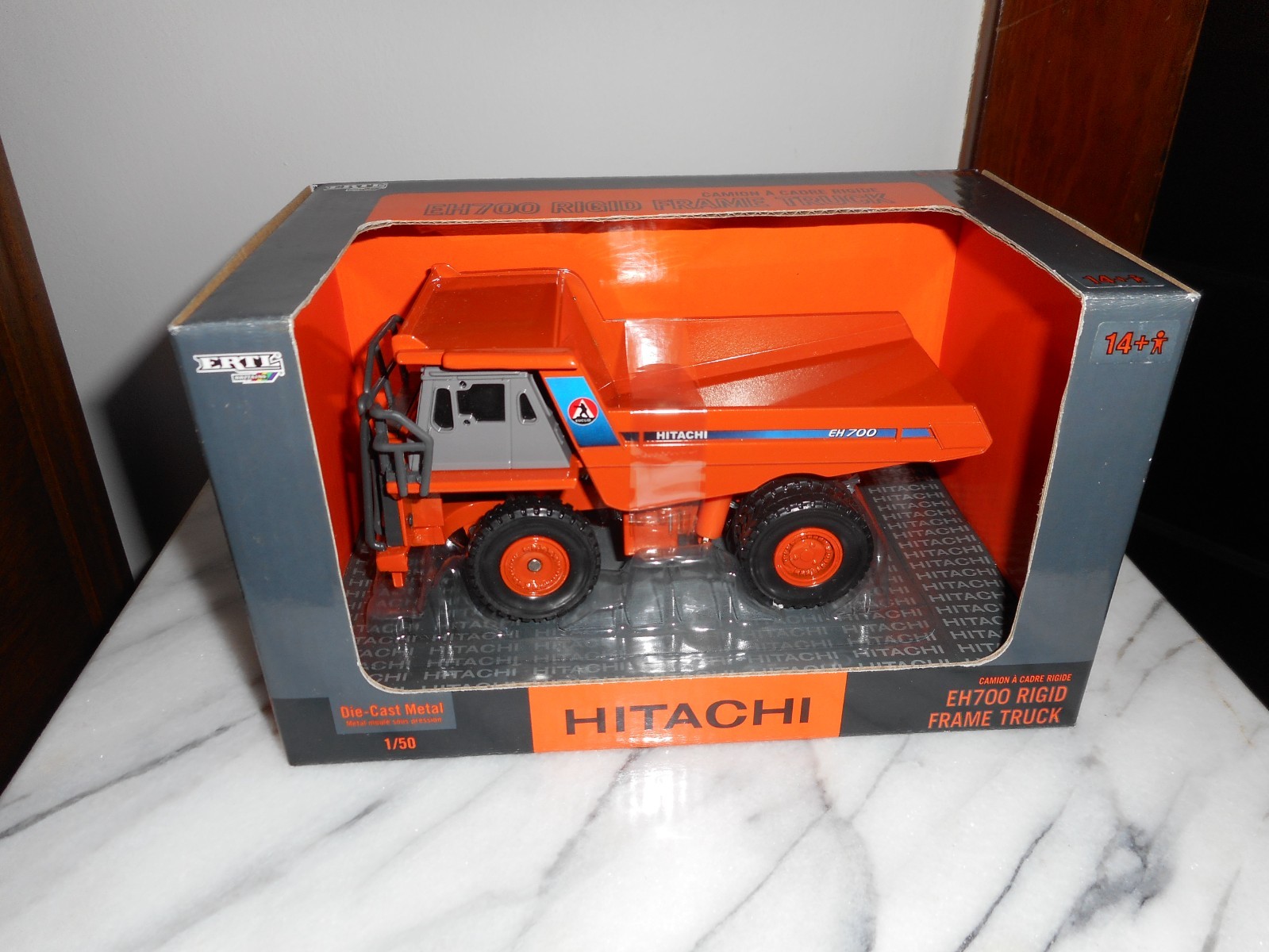 ERTL Hitachi EH700 Rigid Frame Dump Truck 1/50 Die-cast NIB