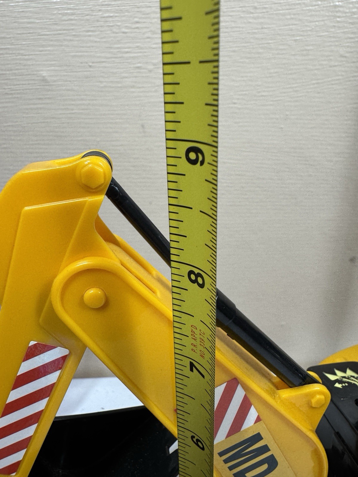 🍀 MD48 Yellow Black Backhoe Loader Construction Toy Vehicle with Working Arms