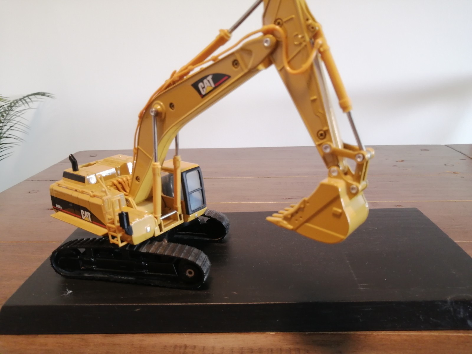CAT 365B L Series II Hydraulic Excavator 1:50 Diecast Model by Norscot #55058