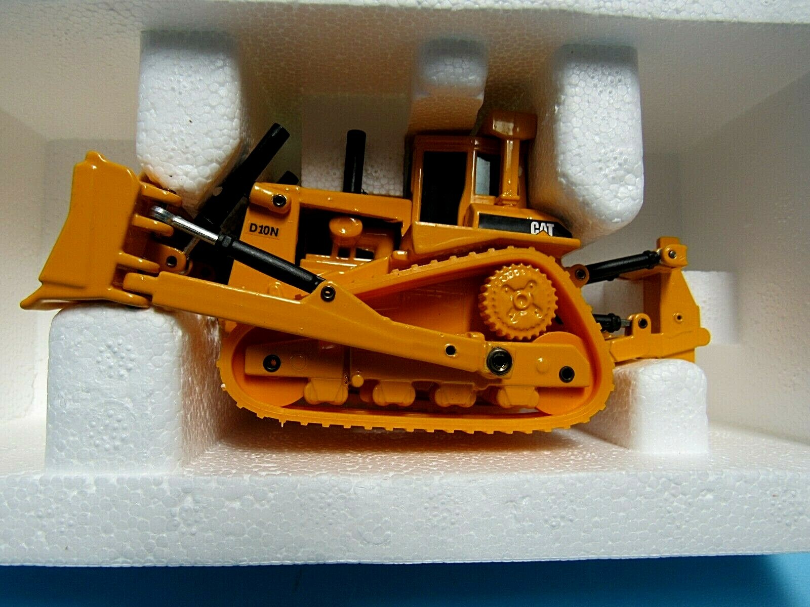 VTG CATERPILLAR D10N TRACK-TYPE TRACTOR SCALE 1:70 – REF NO. 220 JOAL – SPAIN