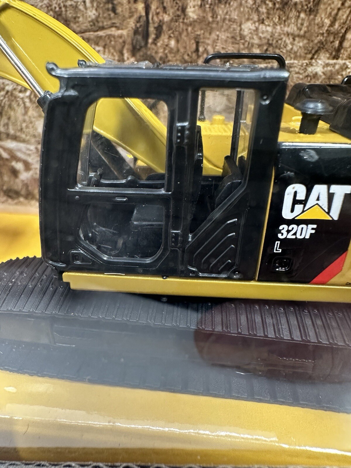 Diecast Masters 1/64 Scale CAT 320F L”HYDRAULIC EXCAVATOR”Metal Construction