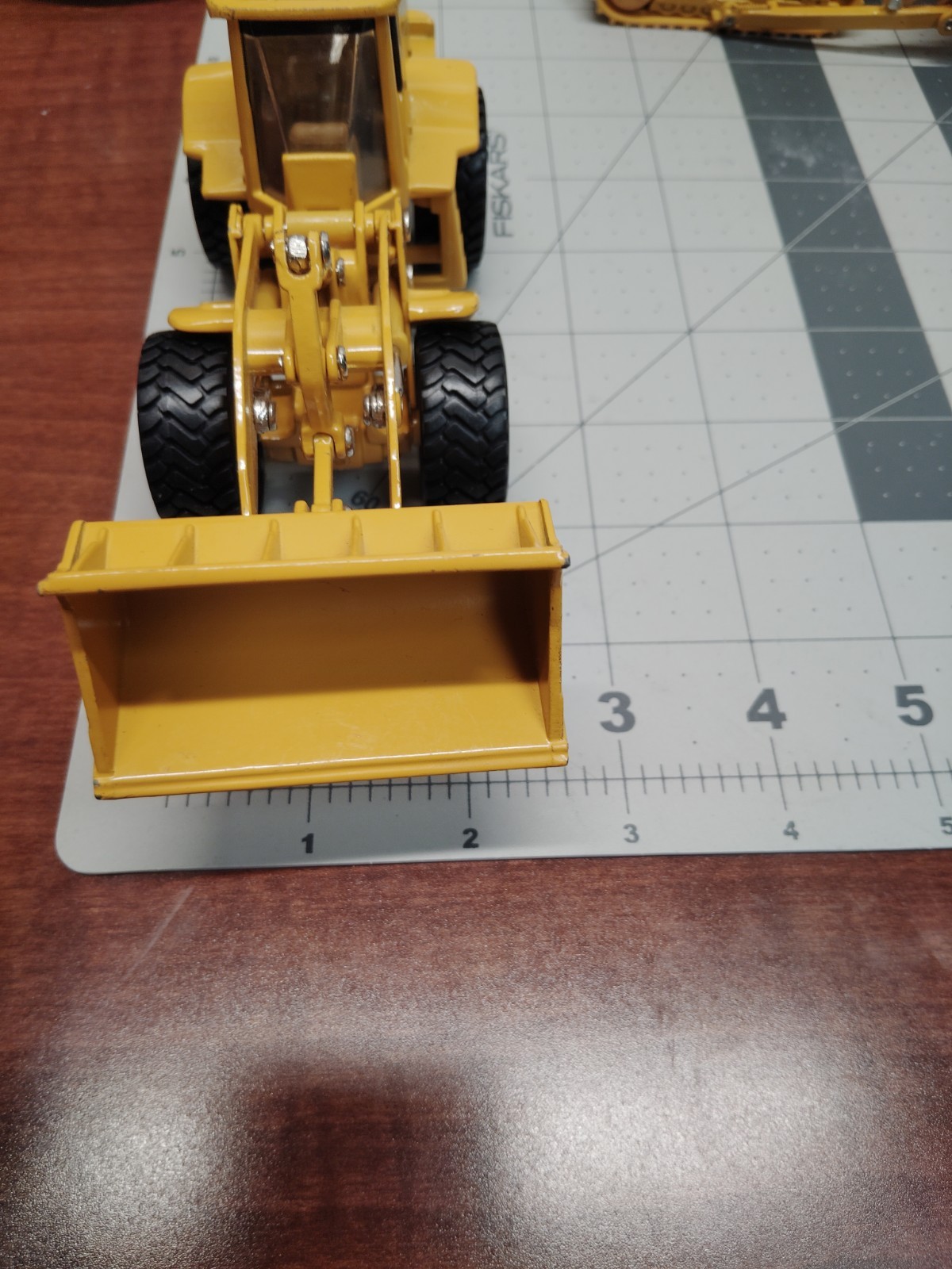 ERTL 1:50 Scale Diecast Model JOHN DEERE 850C Bulldozer And Wheel Loader