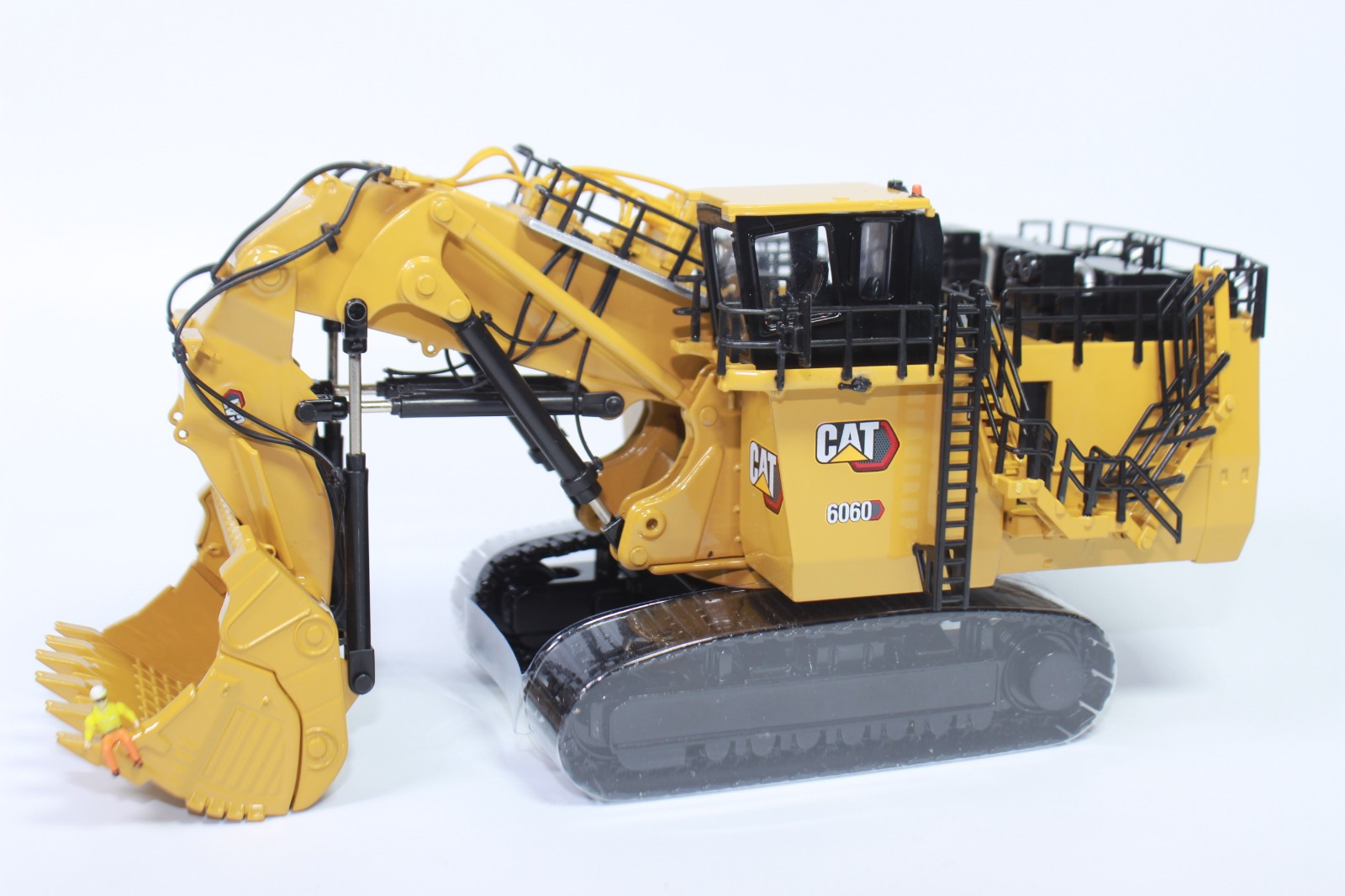 Diecast Masters 85650 CAT Caterpillar 6060 FS Excavator 1:87 New In OVP