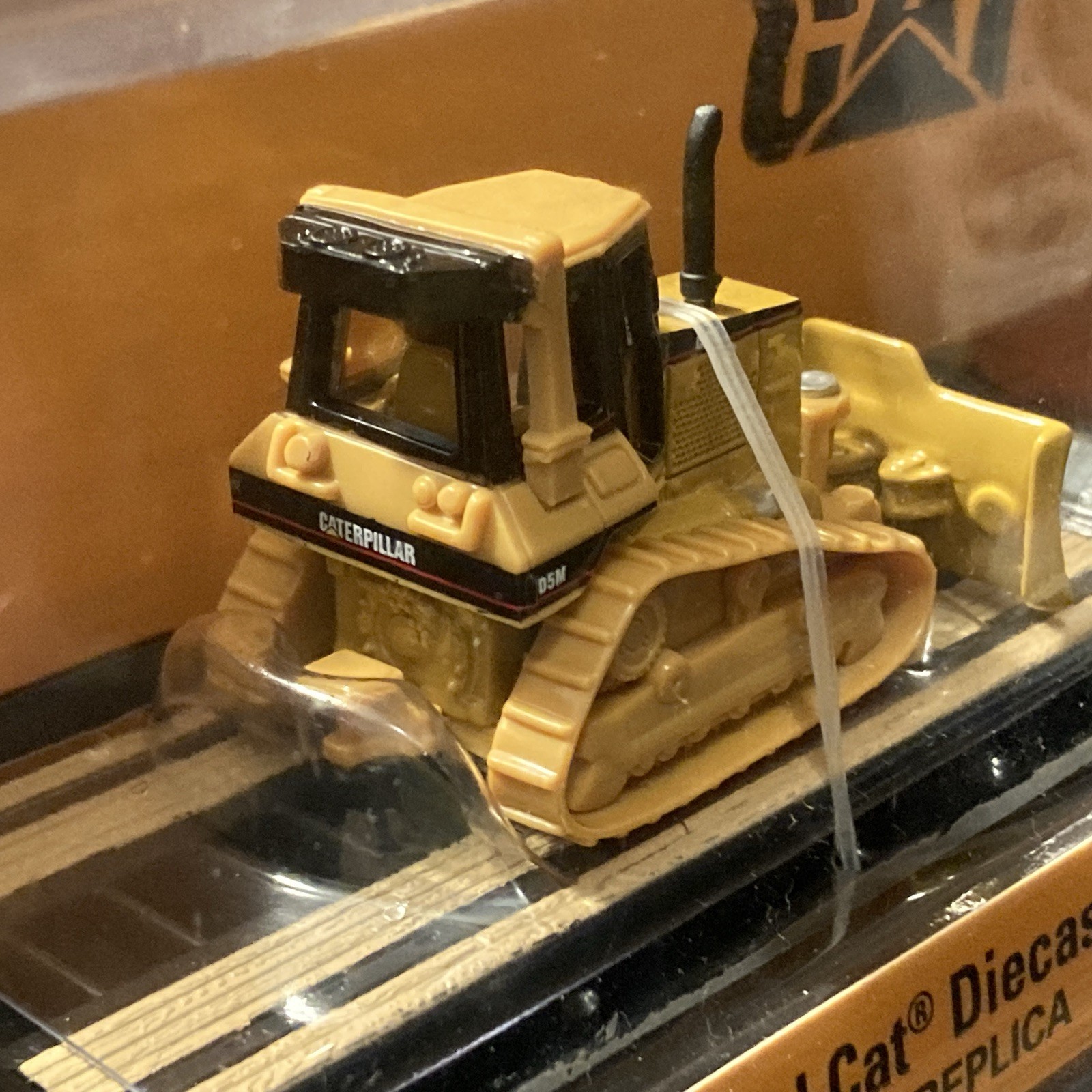 CAT 1:87 Scale Semi Tractor with Lowboy Trailer Collectible Diecast Machines