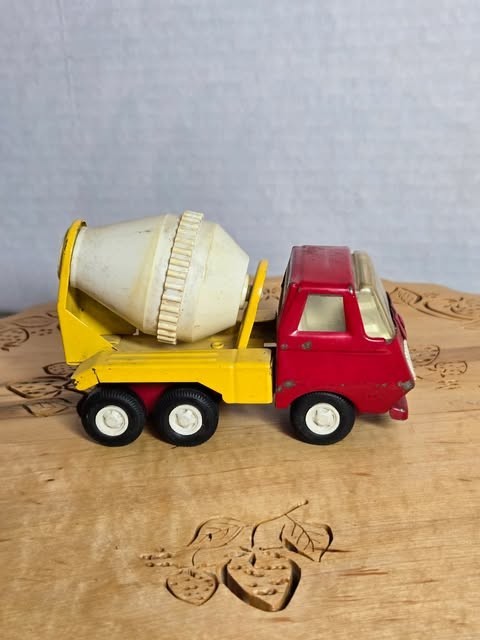 Vintage 1970s Tonka mini cement mixer red and yellow