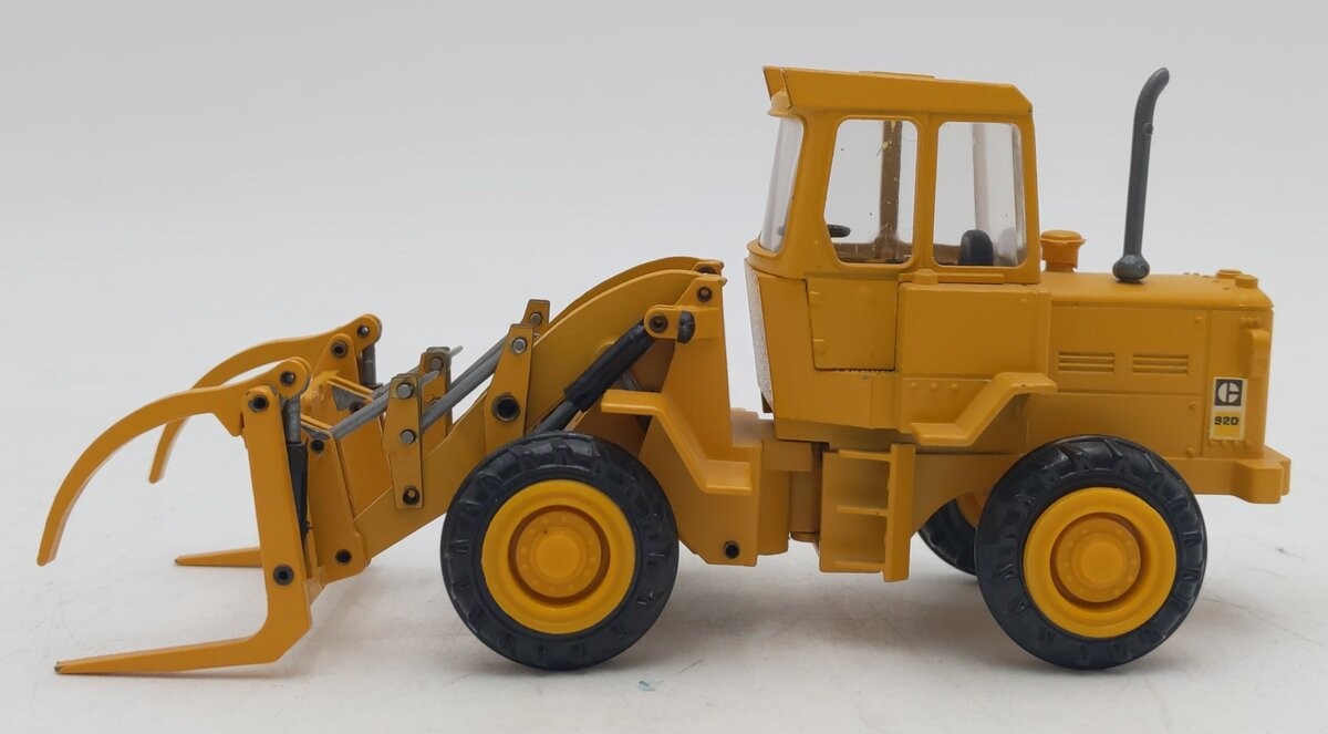 Conrad 1:50 Die-Cast Caterpillar 920 Loader w/ Log Forks EX