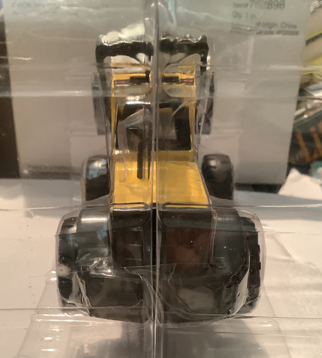 Maisto International Tonka bulldozer new in original box item # 762898
