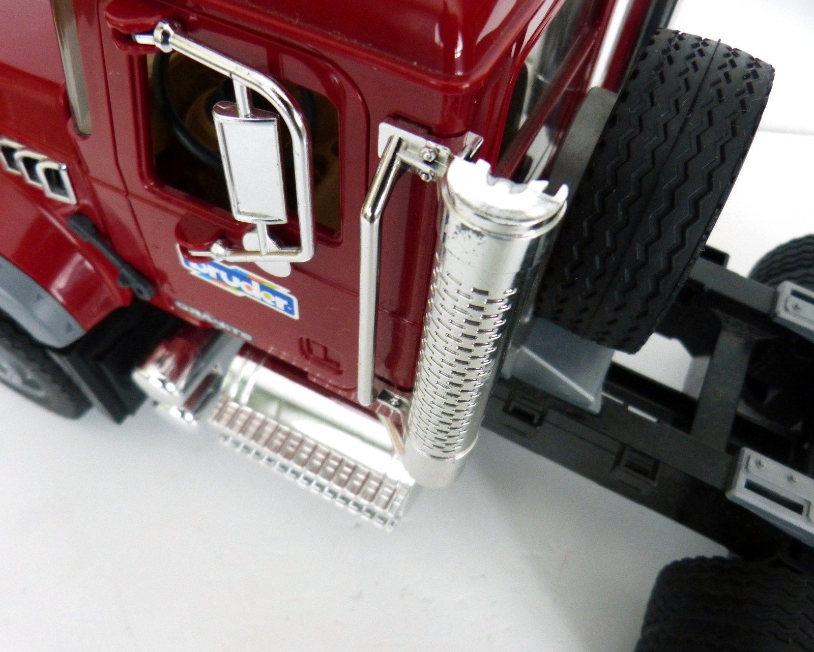 Bruder 19.5″ Mack Truck Semi-Tractor 2007 Germany READ