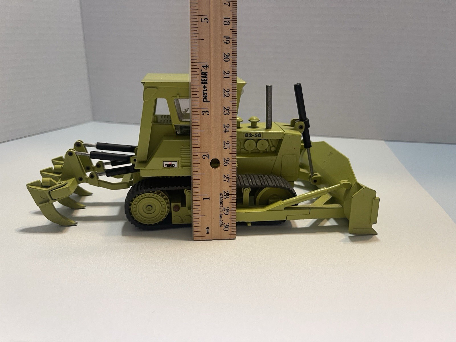 Terex 82-50 NZG Diecast Bulldozer Green Vintage 1:40 Crawler Excavator