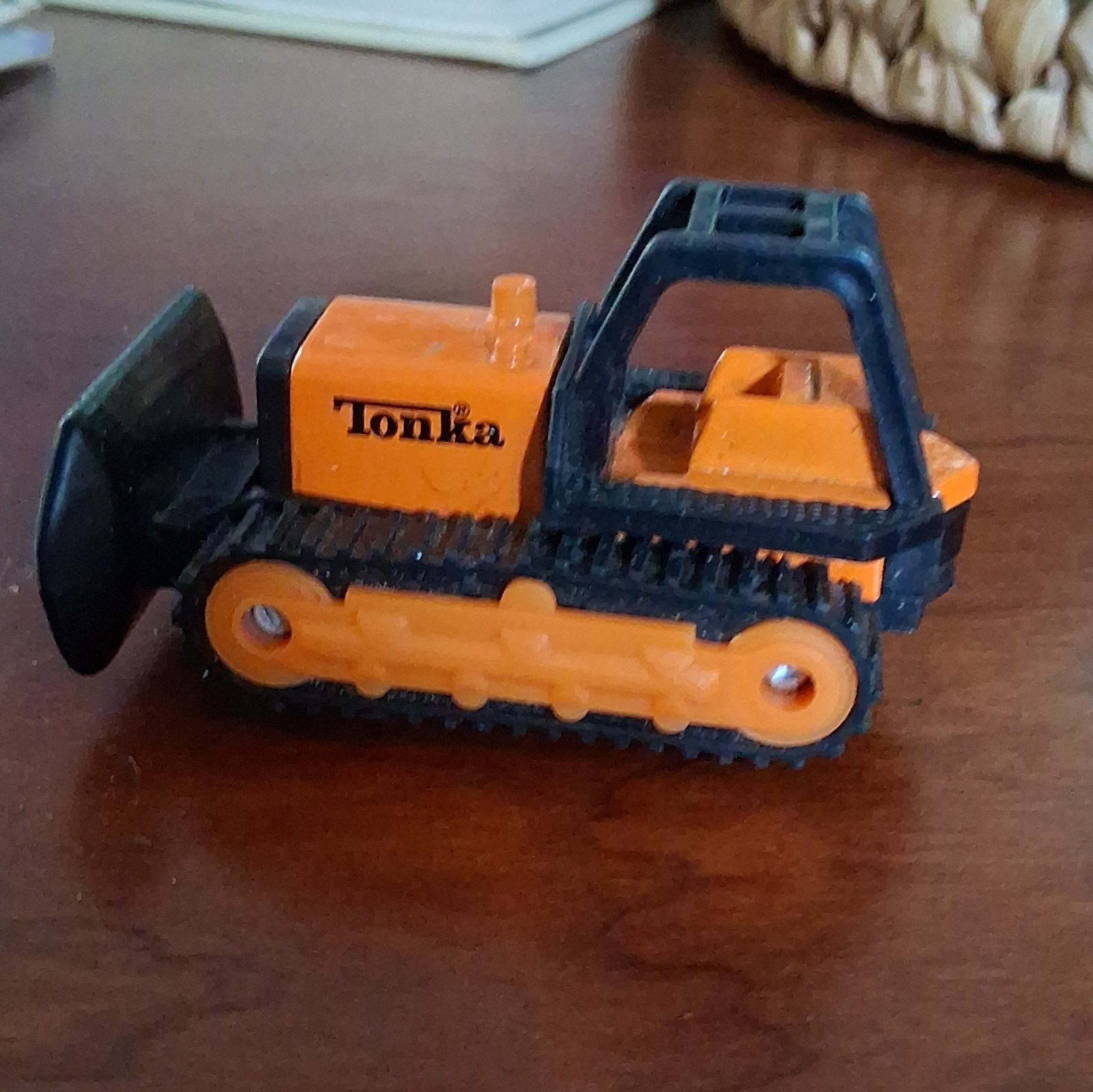 Tonka Diecast Bulldozer Toy Construction Vehicle Orange/Black 1:64