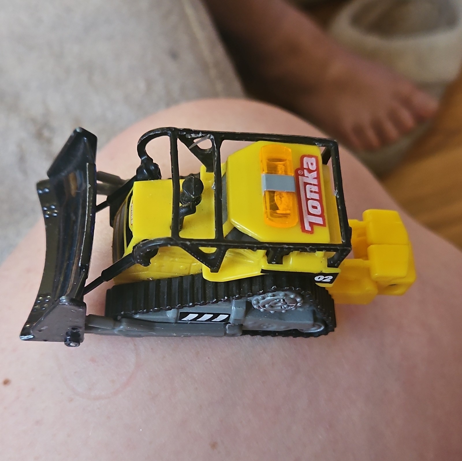 Tonka Tracked Dozer Construction Vehicle Toy Diecast And Plastic Vehicle