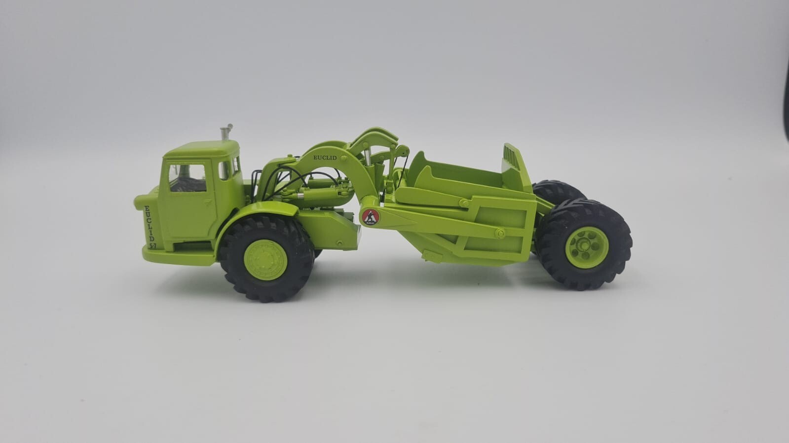 Resin 1/50 Euclid S7 Scraper with Cab – Ready Made by Dan Models