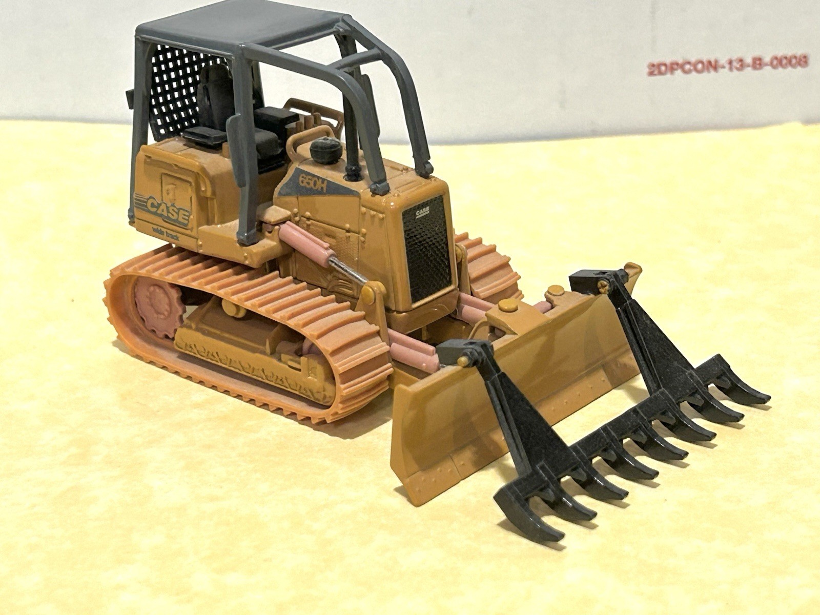 ERTL 1/50 Scale Custom Case 650H Wide Track Angle Dozer w/Root Rake Attachment!