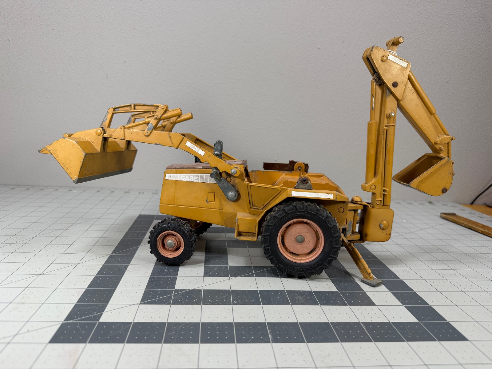 Vintage ERTL CASE 580 E 1:16 Scale Construction Loader Backhoe