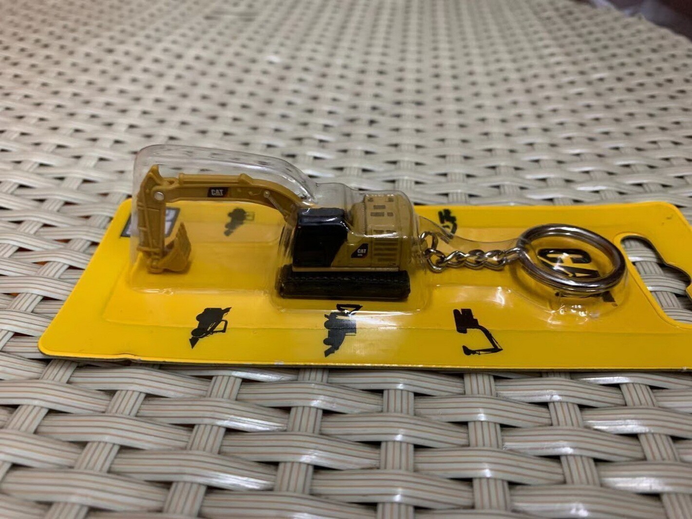 Diecast Masters Cat 320 Hydraulic Excavator Diecast Key ring Key Fob 85981