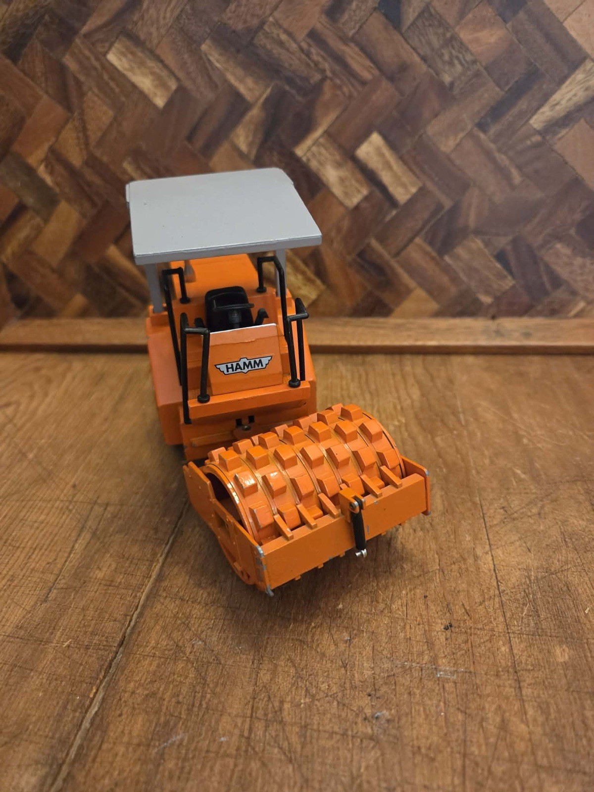 Hamm 2210-SSD Padded Roller Compactor Tractor – NZG 1:25 Scale Model #343