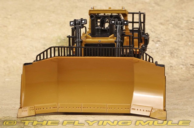 Diecast Masters 1:64 D11 Bulldozer w/2 Blades and Rear Rippers