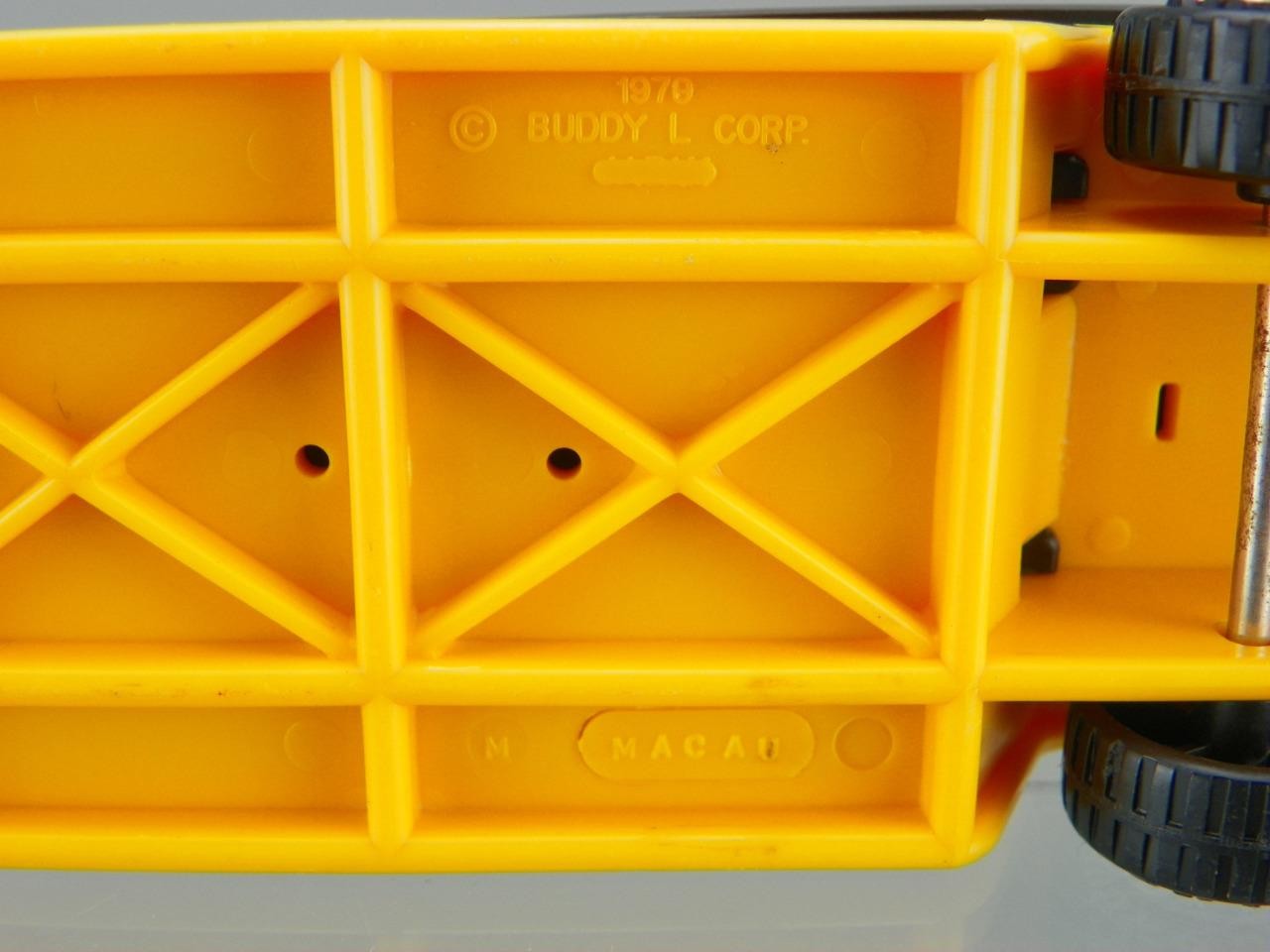 Vintage 1979 Buddy L Mini 8″ Metal Construction Crane Semi Truck Lowboy Trailer