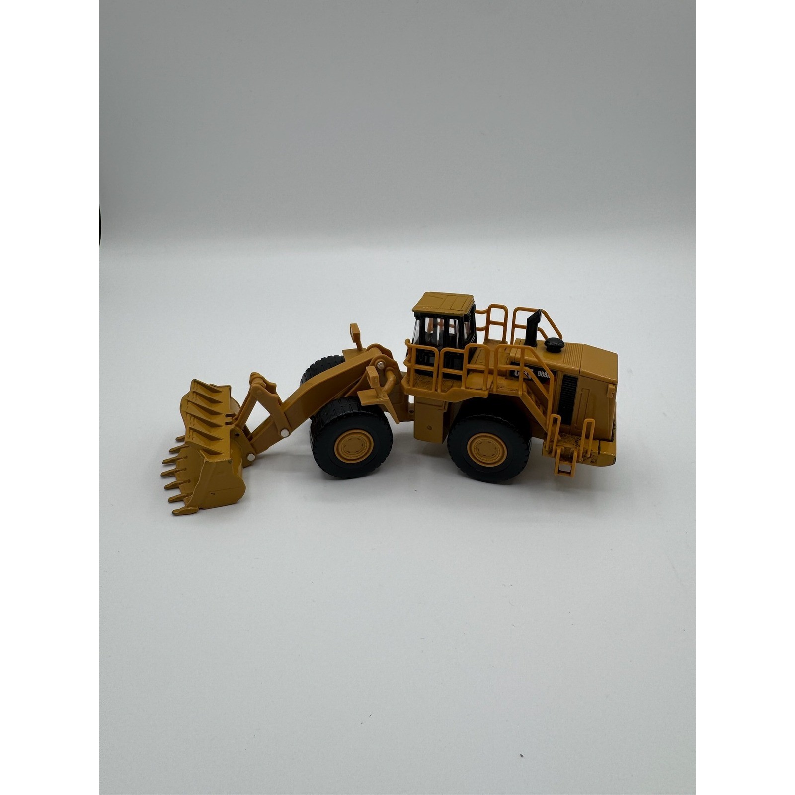 Norscot Caterpillar 988H Wheel Loader 1:64 Scale Diecast Model CAT Yellow 55161
