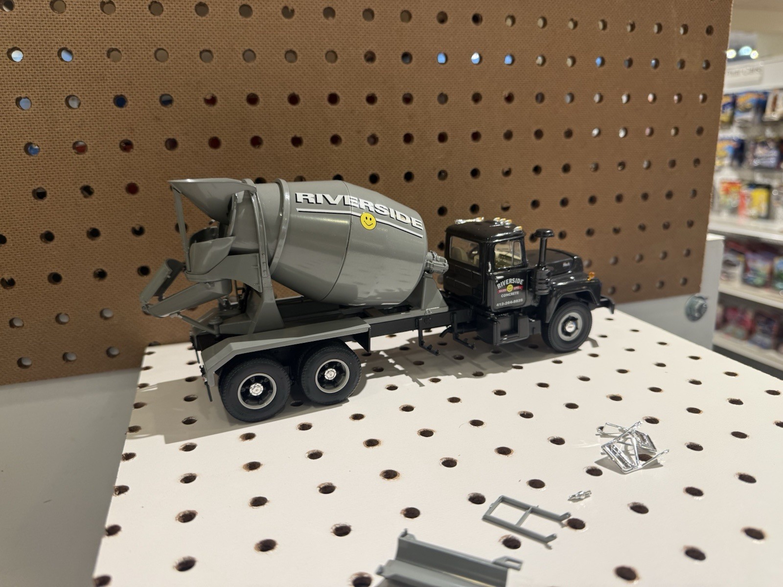 1st First Gear 1/34 Mack R Model Mixer Truck Riverside 19-2331