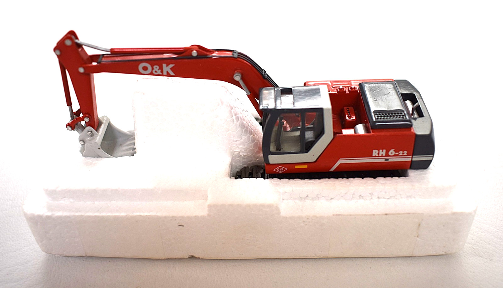 NZG 474 O&K RH6 Track Excavator w/Metal Tracks 1/87 HO Scale Die-cast MIB