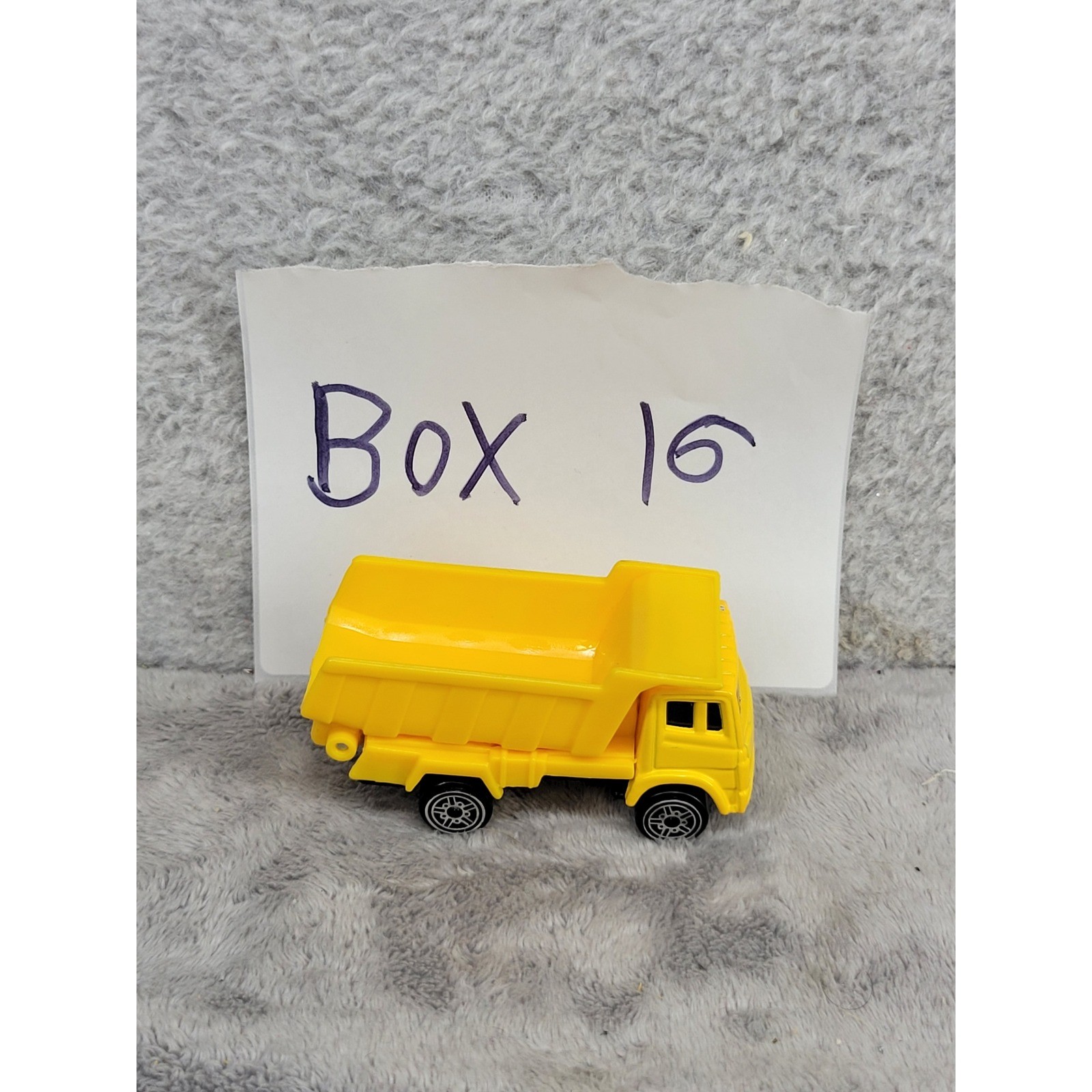 Maisto Yellow Dump Truck Diecast Construction Vehicle Toy Fresh Metal 1/64 Scale
