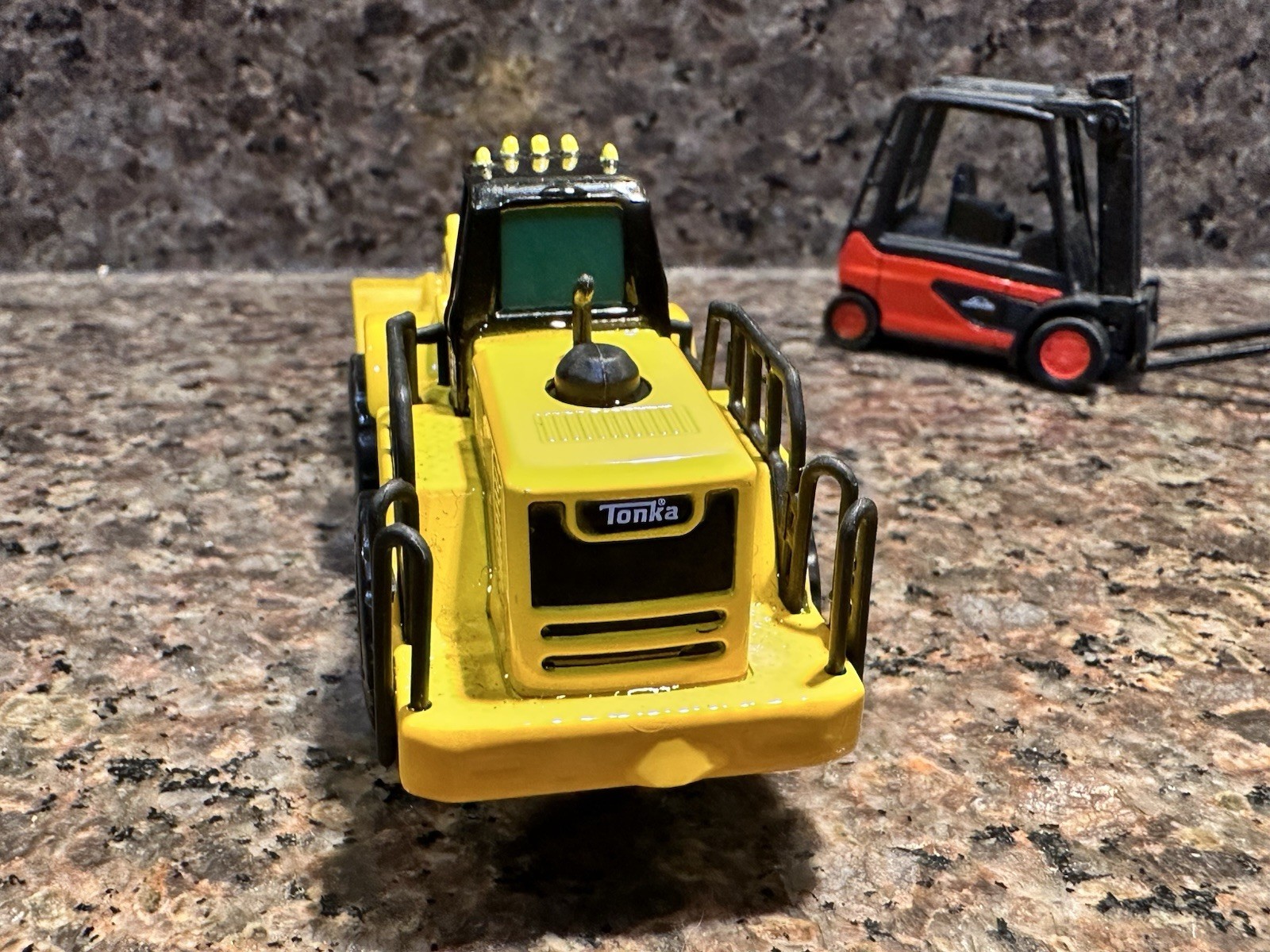 Lot of 2 Diecast Vehicles Tonka Wheel Loader & Siku Linde Forklift Construction