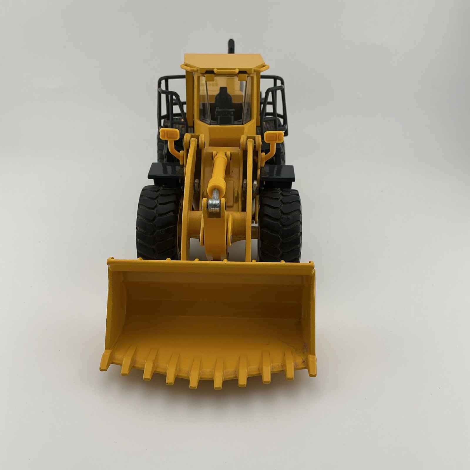 JOAL Komatsu WA600 1:50 Scale Diecast Wheel Loader Articulated Model w/ Bucket