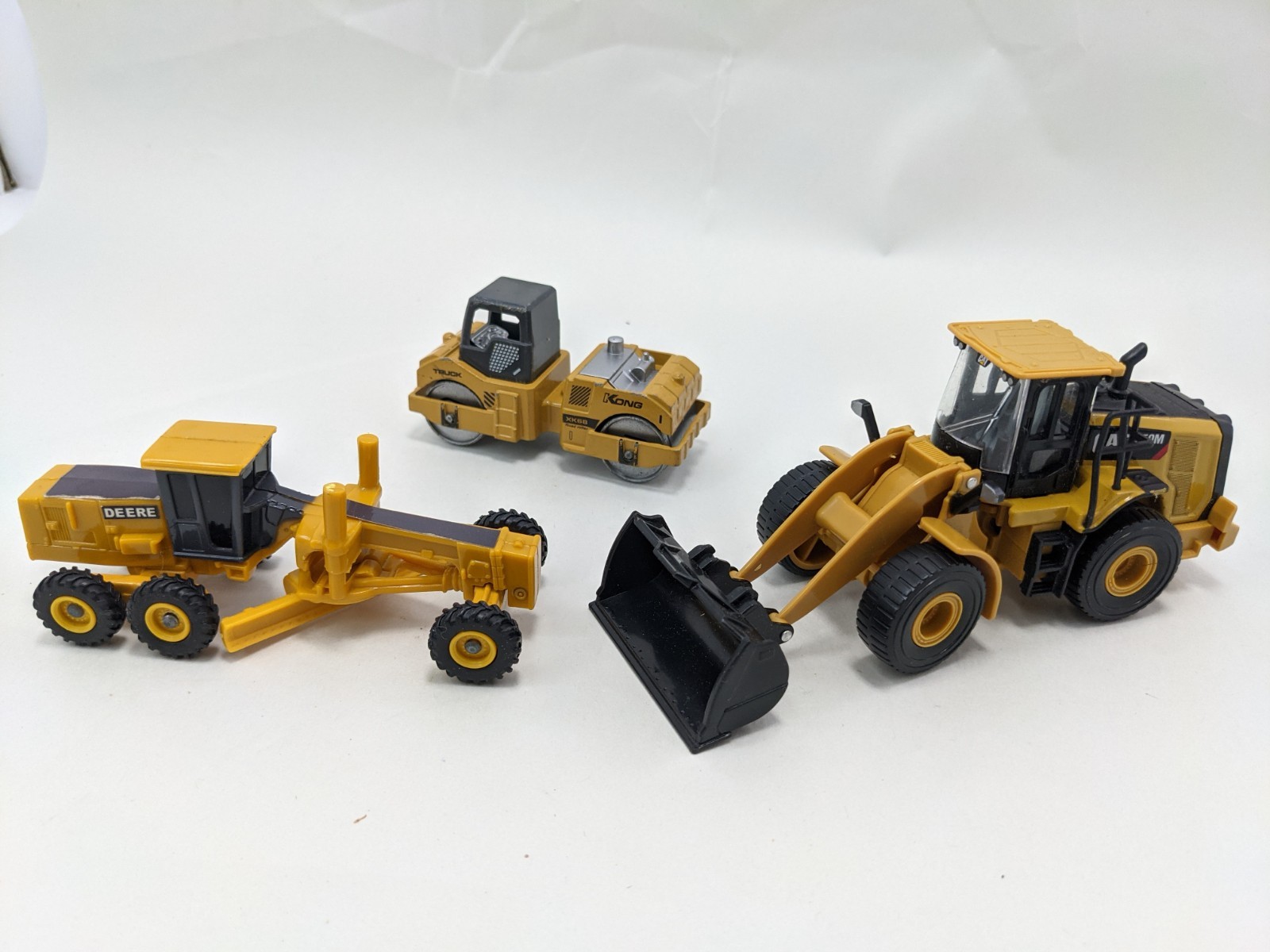 Ertl John Deere Road Scraper , HD Cat Loader, Hot Wheels Steam Press Lot Of 3