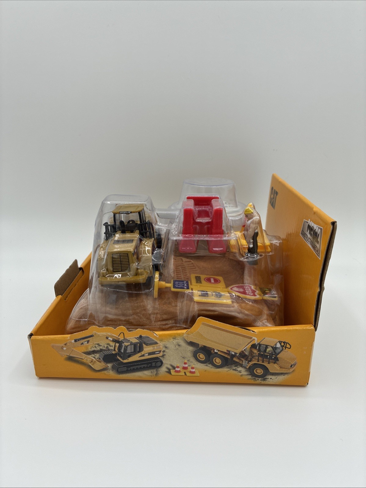 CAT Diecast Masters 1/87(HO) CAT 950G Wheel Loader with Construction Accessories