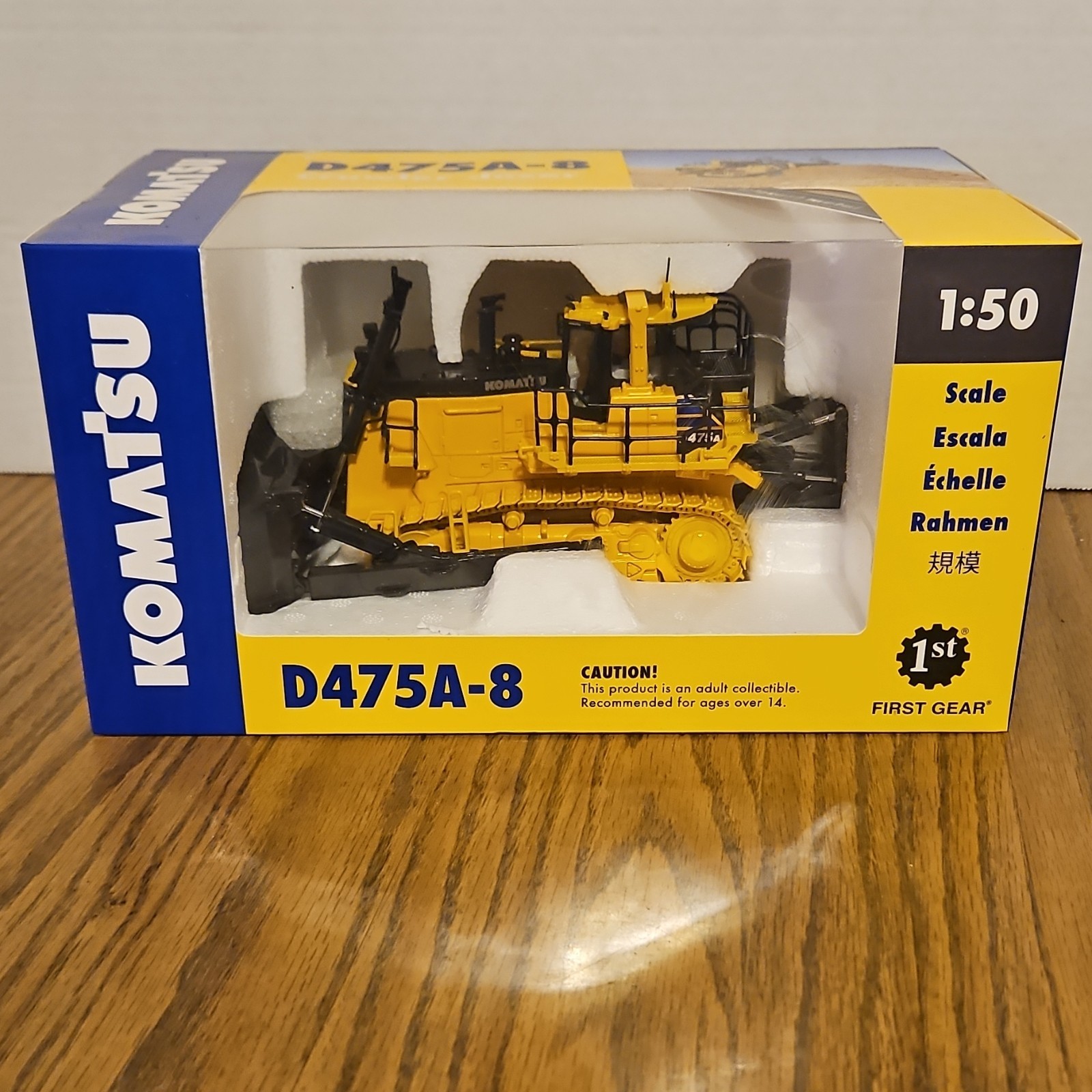 First Gear Komatsu D475A-8 Crawler Dozer 1:50 Scale Diecast Metal Model