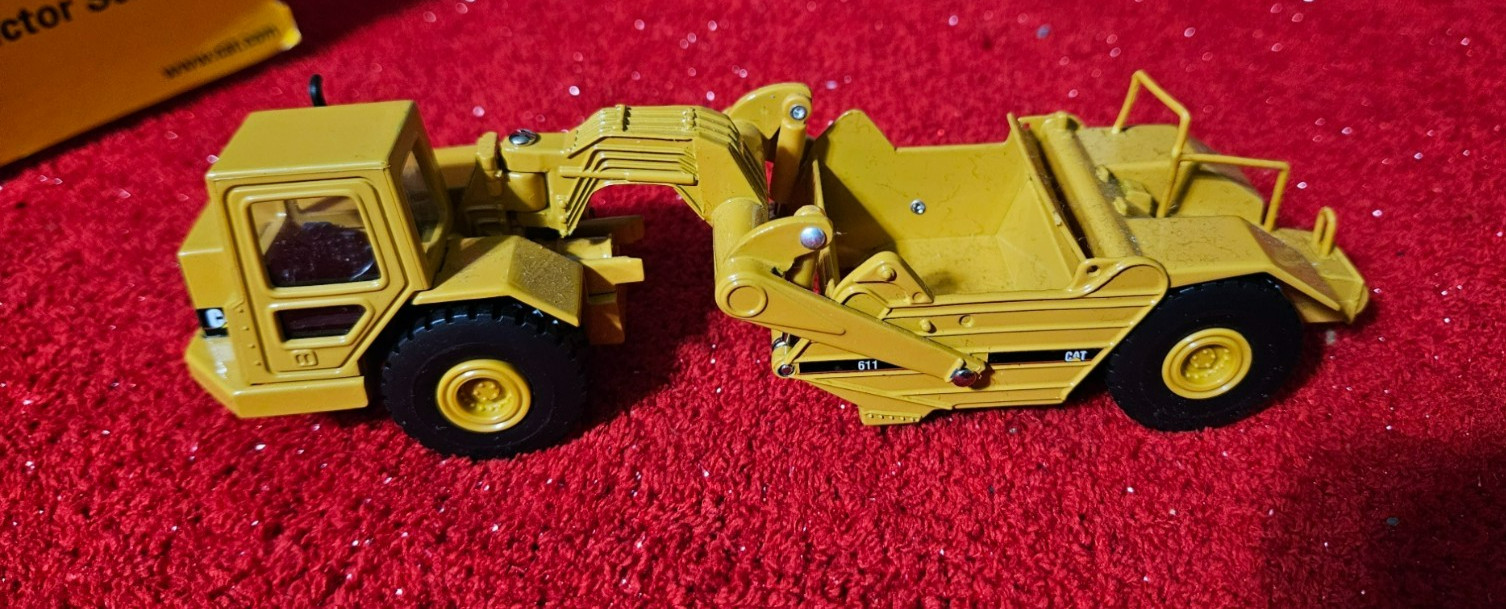 Caterpillar Cat Wheel Tractor 611 Scraper 1:64 Scale Diecast Masters