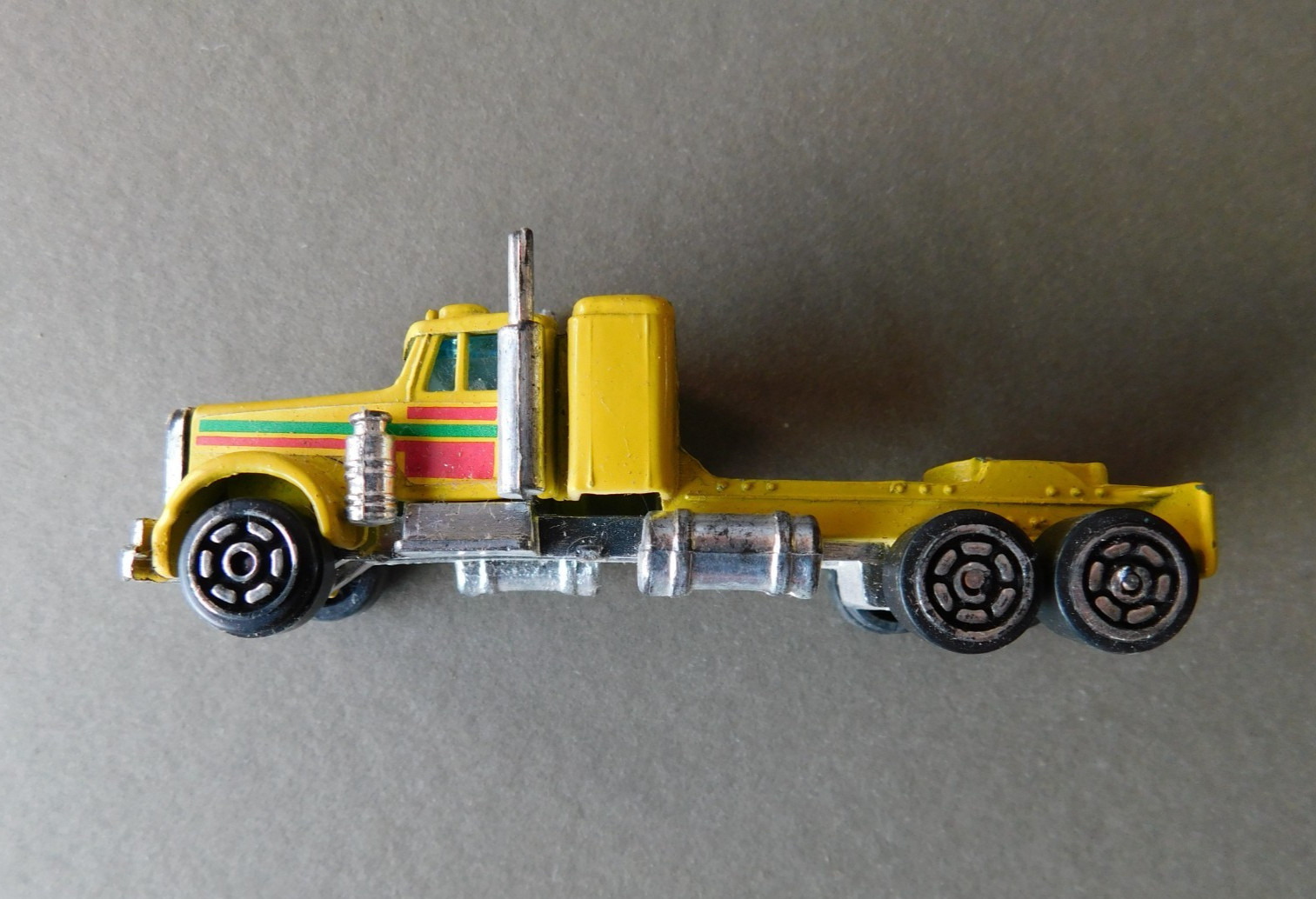 Semi Tractor Trailer Truck Hauler (Yellow) – 1978 Universal Products Diecast Car